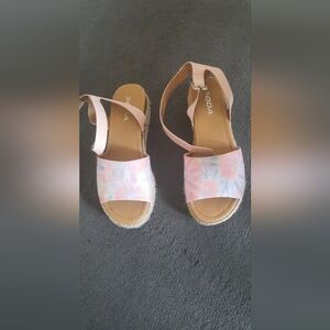 Soda Pink Tie-Dye Sandals For Girl Size 5